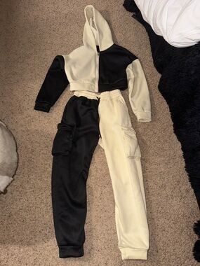 Two-Tone Black & Cream Women’s Cargo Joggers Set